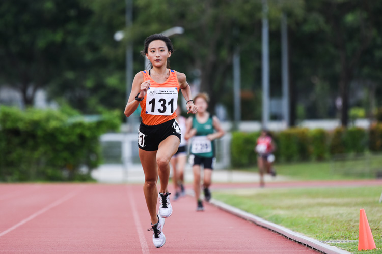 Vanessa Lee (#131) of NUS clinched the Women's 5000m gold with a time of 19:32.91 to complete her treble of distance titles. (Photo 1 © Iman Hashim/Red Sports)