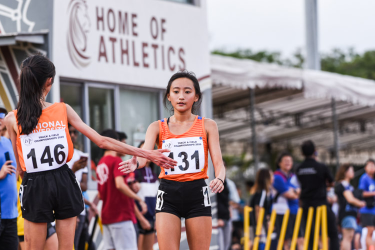 Vanessa Lee (#131) of NUS offers a congratulatory handshake to teammate and silver medalist Toh Ting Xuan (#146) after the Women's 5000m. (Photo 1 © Iman Hashim/Red Sports)