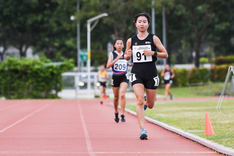 Valerie Yong (#91) of NTU took the bronze in the Women's 5000m with a time of 20:27.26. (Photo 1 © Iman Hashim/Red Sports)
