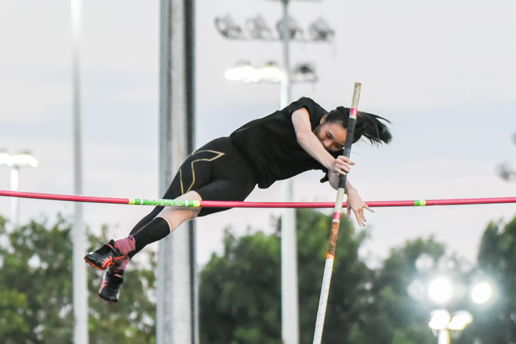 Cherlin Sia of Ngee Ann Polytechnic set a new IVP record of 3.20m en route to winning gold in the women's pole vault. (Photo 1 © Iman Hashim/Red Sports)