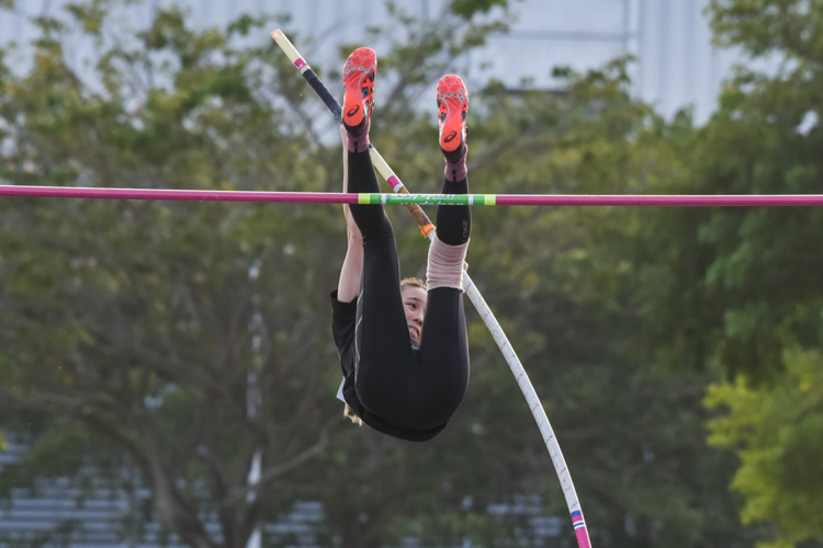 Cherlin Sia of Ngee Ann Polytechnic set a new IVP record of 3.20m en route to winning gold in the women's pole vault. (Photo 1 © Iman Hashim/Red Sports)