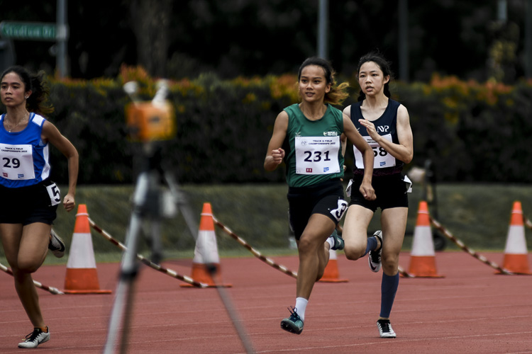 Kugapriya Chandran (#55) of SUSS wrapped up the sprint double with victory in the women's 100 metres, stopping the clock at 12.72 seconds (-2.1m/s). In a repeat of the 200m positions three days earlier, SMU's Clara Goh (#386) clinched the silver and SIT's Roxanne Enriquez (#153) the bronze, recording times of 12.89s and 12.92s in the same timed final respectively. (Photo 72 © Iman Hashim/Red Sports)