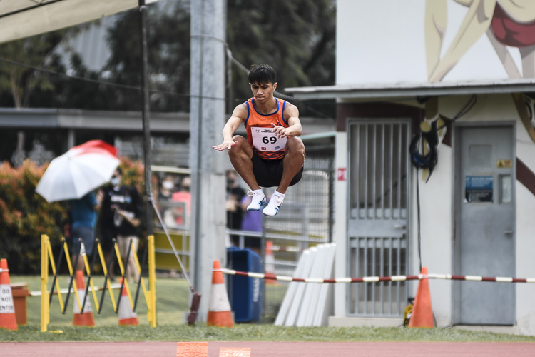 NTU's Calvin Quek (#172) blazed the flat 400m, clocking 49.86s to get the better of NUS duo Oliver Lim (#69) and Caleb Clayton (#70), who claimed the silver and bronze in their maiden IVP with timings of 51.74s and 52.61s respectively. (Photo 4 © Iman Hashim/Red Sports)