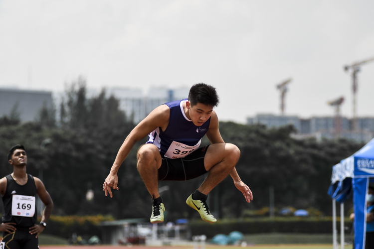 NTU's Calvin Quek (#172) blazed the flat 400m, clocking 49.86s to get the better of NUS duo Oliver Lim (#69) and Caleb Clayton (#70), who claimed the silver and bronze in their maiden IVP with timings of 51.74s and 52.61s respectively. (Photo 4 © Iman Hashim/Red Sports)
