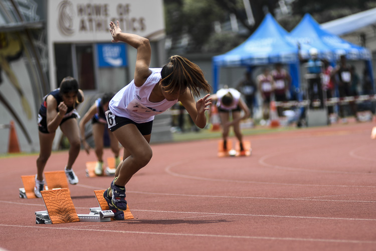 IVP #trackandfield: SIT's Roxanne Enriquez (#153) emerged victorious in the women's 400m timed finals, clinching her third individual medal of the meet in 1:03.03 to add to her 100m and 200m bronzes. Republic Poly's Ho Zhi Xuan (#244) took silver in 1:03.70, while NTU's Clenyce Tan (#199) clocked 1:04.40 three hours after her 400m hurdles win to grab the bronze. (Photo 72 © Iman Hashim/Red Sports)