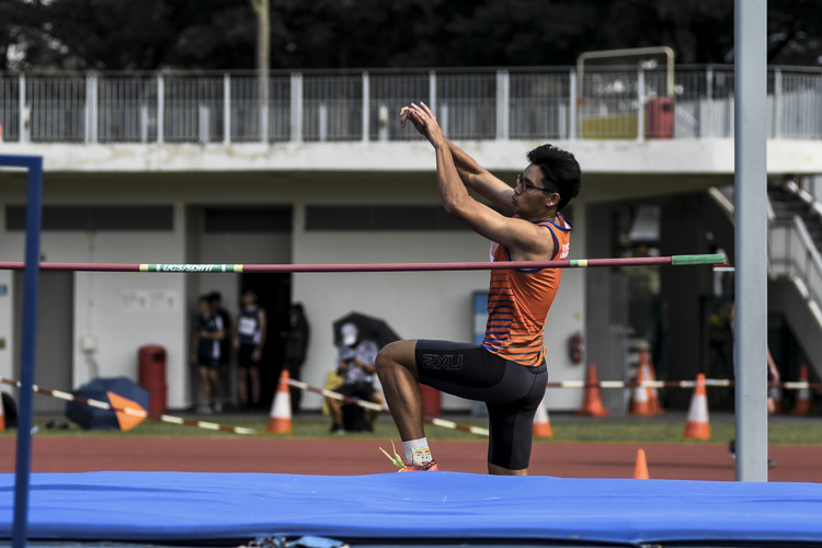 NTU’s Ong Wee Teck (1st, 2nd pic) topped the men’s high jump field with a best clearance of 1.88 metres. Chin Yiyang (3rd, 4th pic) of Ngee Ann Poly cleared 1.79m to grab the silver, while S’pore Poly’s Loh Jun Jie (5th pic) and NTU’s Chua Cheng Leong (6th pic) shared the bronze with the same final height of 1.76m and an equal number of previous failed attempts. (Photo 72 © Iman Hashim/Red Sports)
