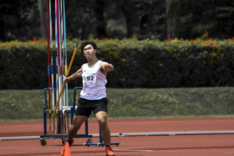 Justyn Phoa (#191) of NTU threw a distance of 55.73 metres to emerge victorious in the men's javelin. The national record holder in the event (61.07m) came out tops in a strong field which included NUS's Wang Ting Jia (#91) and NTU's Tan Yi Ren (#192), who came in second and third with throws of 52.43m and 48.30m respectively. (Photo 72 © Iman Hashim/Red Sports)
