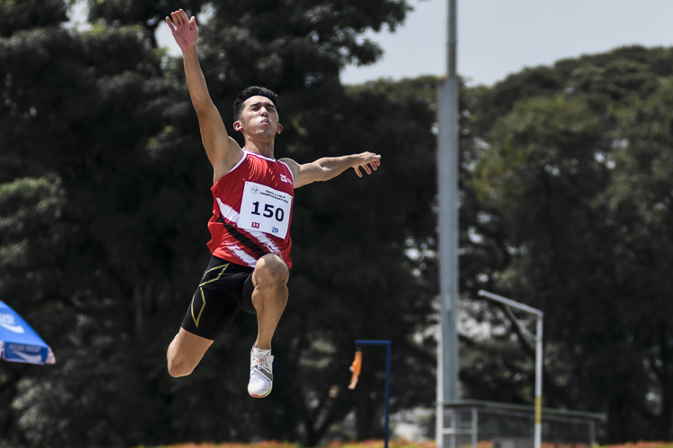 NTU's Justin Lee (#184) leapt 6.73 metres against a 1.6m/s headwind to claim the men's long jump gold. SIT's Jarryl Chong (#150) took the silver with 6.47m and NUS's Adlan Syaddad (#77) the bronze with 6.35m. A day later, Justin completed a double gold with victory in the triple jump, recording a distance of 13.19m. (Photo 72 © Iman Hashim/Red Sports)