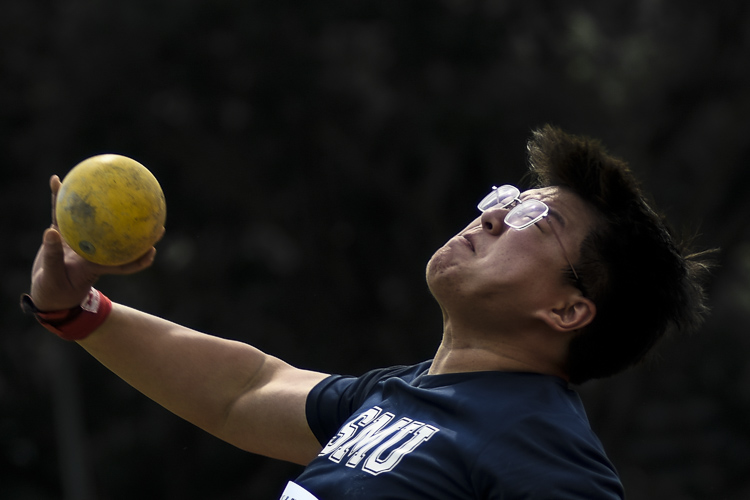 SMU's Jordan Chia came out tops in the men's shot put with a throw of 12.27 metres. SIT's Caleb Hoe came in second with 11.96m while Eric Yee of NUS threw 11.44m for the bronze. A day later, Eric set a new meet record of 46.99m in the men's discus. (Photo 25 © Iman Hashim/Red Sports)