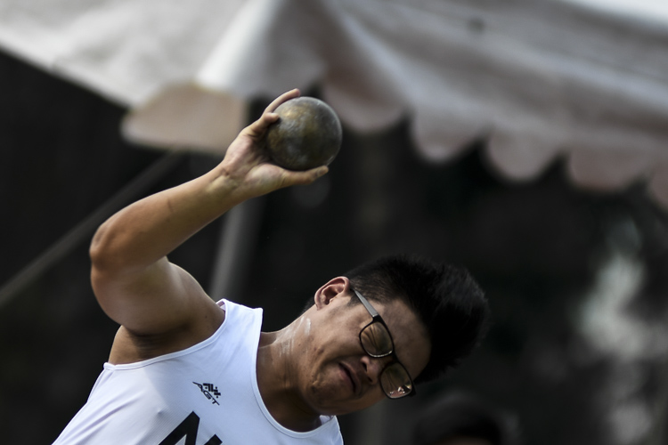 SMU's Jordan Chia came out tops in the men's shot put with a throw of 12.27 metres. SIT's Caleb Hoe came in second with 11.96m while Eric Yee of NUS threw 11.44m for the bronze. A day later, Eric set a new meet record of 46.99m in the men's discus. (Photo 25 © Iman Hashim/Red Sports)