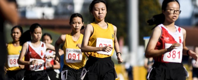 Cedar Girls’ Lin Ziqing (#75) took gold in the B Div girls’ 1500m racewalk, coming in at 8:41.08. (Photo 1 © Iman Hashim/Red Sports)