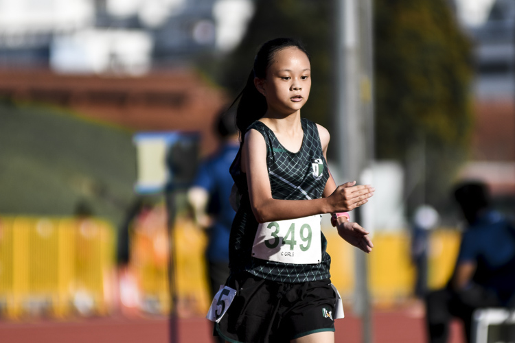 Klarisse Ng (#349) of RGS came in third in the C Div girls' 1500m racewalk in 10:40.92. (Photo 1 © Iman Hashim/Red Sports)