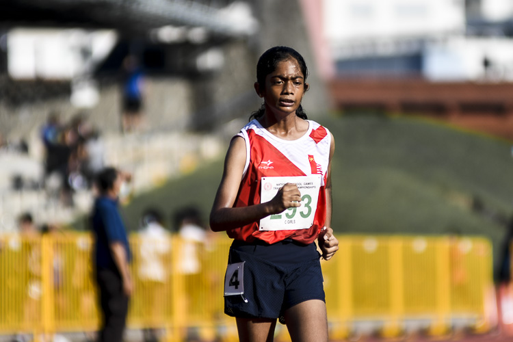 Karthikeyan Medha Reddy (#293) of NJC placed fourth in the C Div girls' 1500m racewalk. (Photo 1 © Iman Hashim/Red Sports)