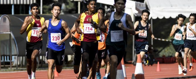 Subaraghav Hari (#714) led a Victoria School 1-2 finish in the B Div boys' 800m final, clocking 2:07.66 to finish just 0.03s ahead of teammate Mohamed Khairulnazim (#700). Deyi Secondary's Nicholas Koh (#230) took the bronze in 2:10.88. (Photo 1 © Iman Hashim/Red Sports)