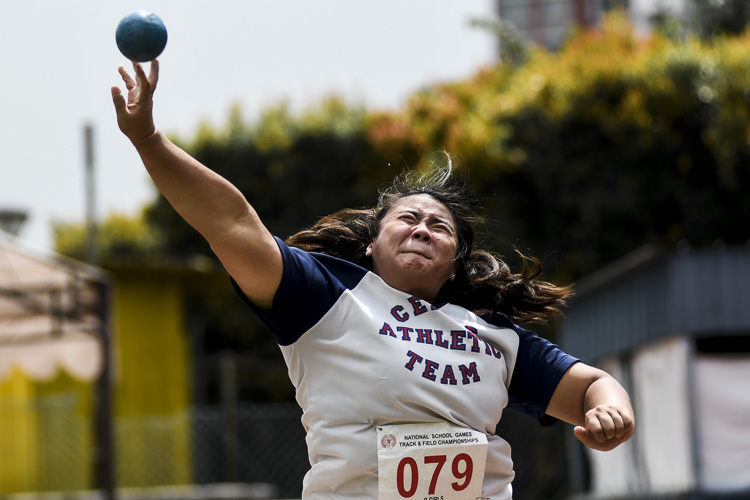 Cedar Girls’ Nadya Wong (#79) was the victor in the B Div girls’ shot put final, throwing a distance of 11.45 metres. (Photo 1 © Iman Hashim/Red Sports)