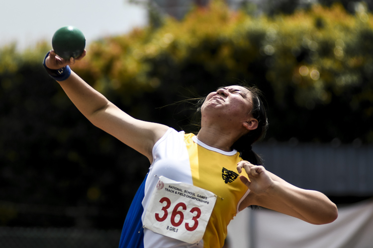 Nanyang Girls' Thang Ying Yue placed fourth in the B Div girls' shot put with a throw of 10.38m. (Photo 1 © Iman Hashim/Red Sports)