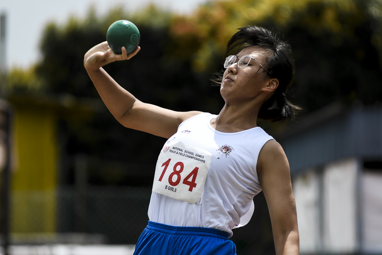 CHIJ St. Nicholas Girls' Neo Ee Nin (#184) took silver in the B Div girls' shot put with a throw of 11.08 metres. (Photo 1 © Iman Hashim/Red Sports)