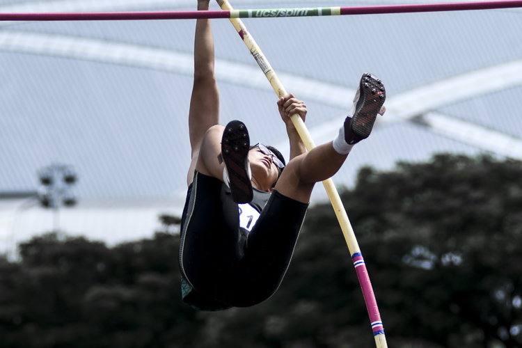 RI's Daniel Xiao (#214) claimed the bronze in the A Div boys' pole vault with a clearance of 3.95m. (Photo 1 © Iman Hashim/Red Sports)