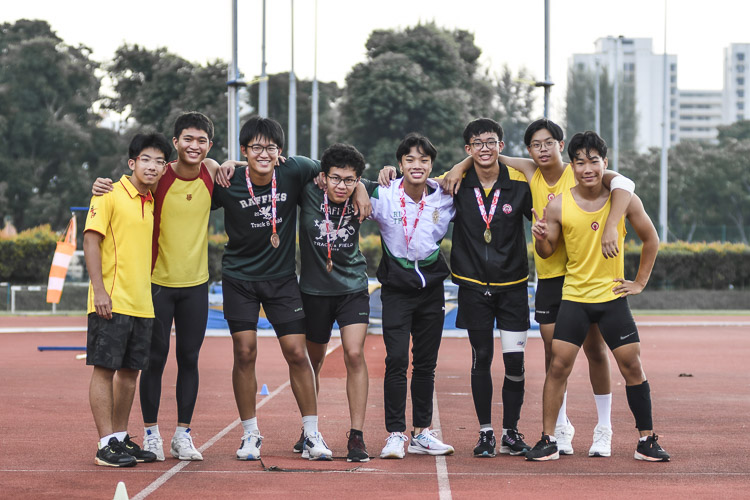 Competitors of the A Div boys' pole vault pose for a photo. (Photo 1 © Iman Hashim/Red Sports)