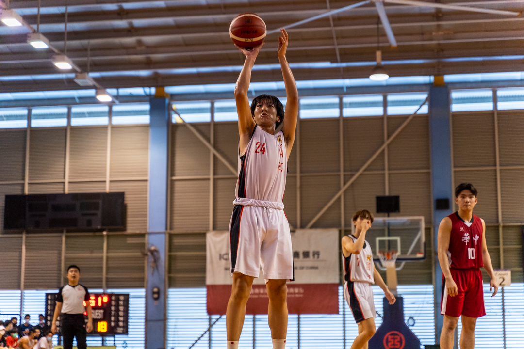 NJC's Liu Zhaofeng (centre, in white) takes a free throw. (Photo X © Bryan Foo/Red Sports)
