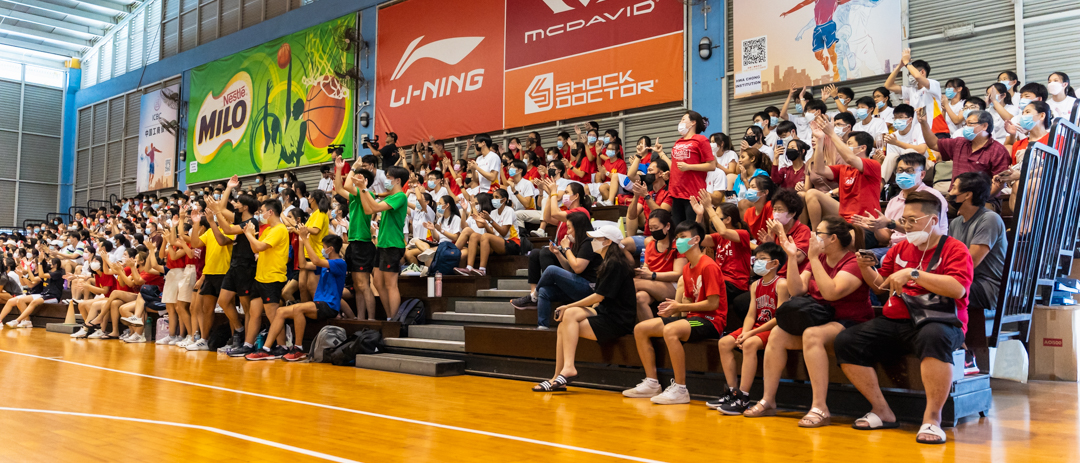 Hwa Chong Institution supporters erupts into applause as HCI take the championship title. (Photo X © Bryan Foo/Red Sports)