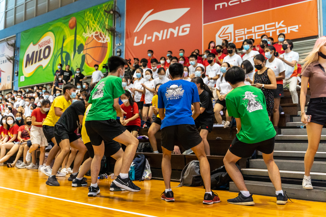 Hwa Chong Institution student leaders lead the school in a celebratory cheer. (Photo X © Bryan Foo/Red Sports)