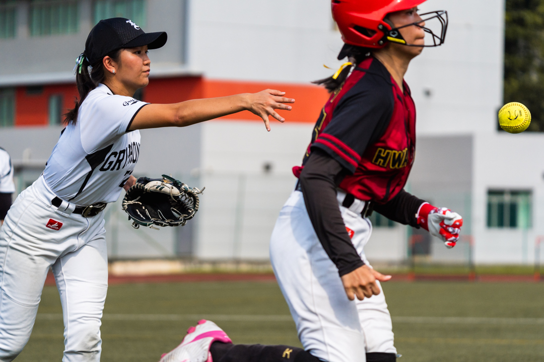 Adele Yuen (RI #72) sends the ball to her other fielder as Jeanni (HCI #5) rounds first. (Photo X © Bryan Foo/Red Sports)