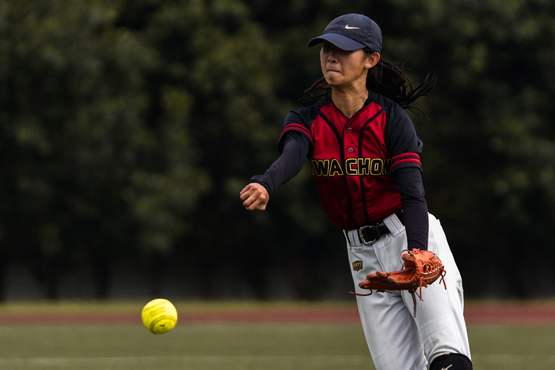 HCI pitcher Kelicia (HCI #23) makes the opening pitch for Hwa Chong. (Photo X © Bryan Foo/Red Sports)