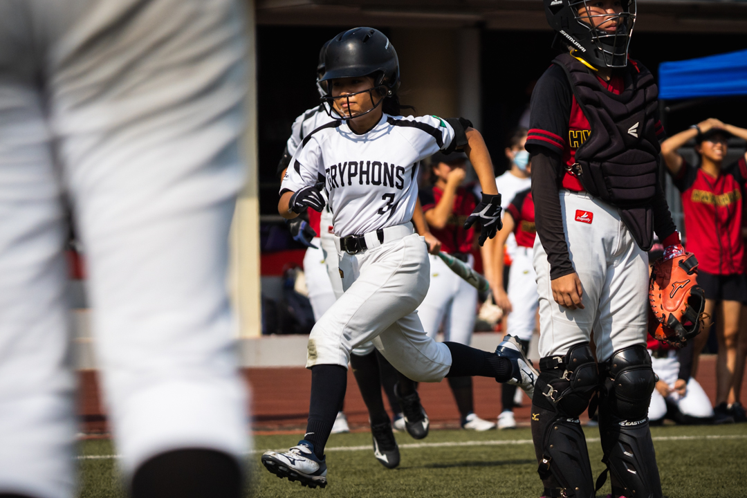 Caitlin Cheah (RI #3) makes her way home in the third inning of the game. (Photo X © Bryan Foo/Red Sports)
