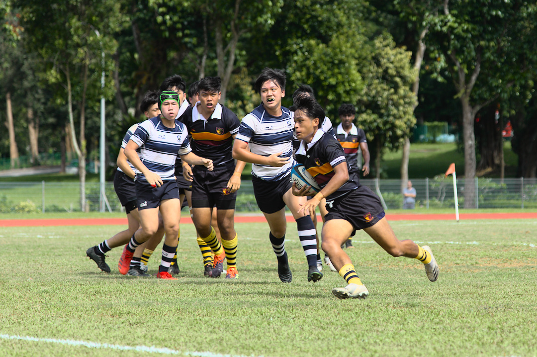 Ryan Erwin Bin Abdul Halim (#15) skirts around the scrum to score ACJC's third try. Good work from the AC forwards allowed him to score a similar try soon after.