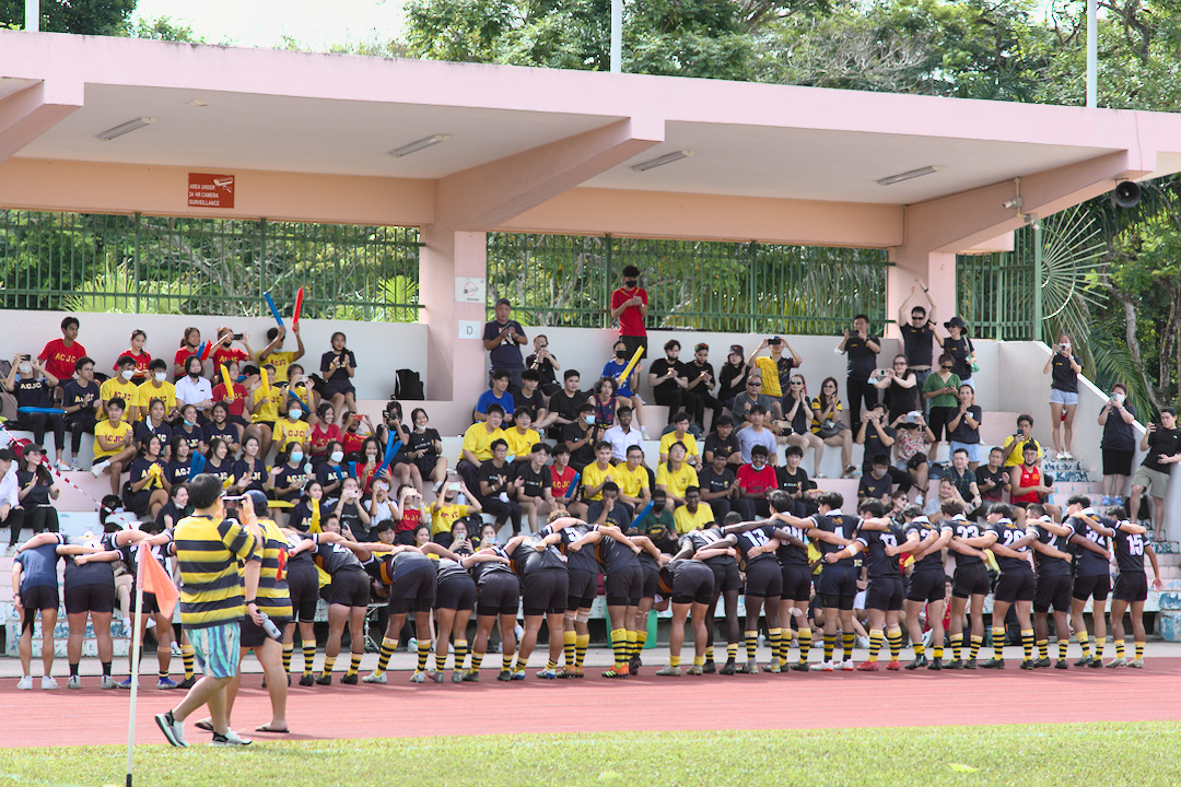The ACJC rugby team thanks their supporters after the match.