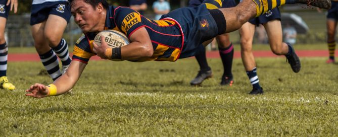 Independent's Eric Chi dives to score the final try of the match. (Photo 1 © Bryan Foo/Red Sports)
