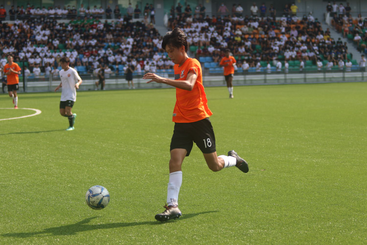Ong E Jay (SAJC #18) brings the ball out from defense