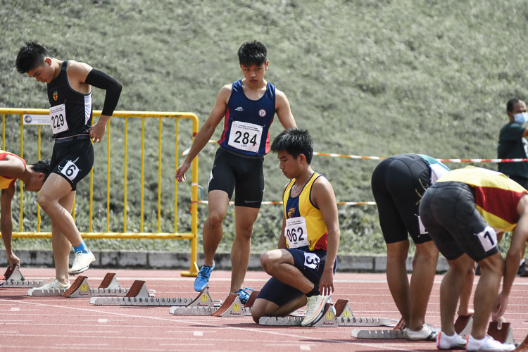 ACS(I)'s Xavier Tan (#62), a year Mark Lee's junior, clocked a huge personal best of 10.93s to clinch the silver in the A Div boys' 100m final. (Photo 1 © Iman Hashim/Red Sports)