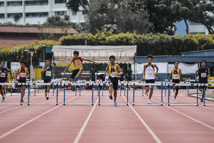 HCI's Sun Zizhuo (#229) took silver in the C Div boys' 200m hurdles final in 27.44s. (Photo 1 © Iman Hashim/Red Sports)
