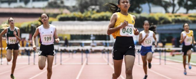 Cedar Girls' Choo Jia Yi (#48) clinched victory in the C Div girls' 200m hurdles final clocking 30.26s (+2.4m/s). (Photo 1 © Iman Hashim/Red Sports)