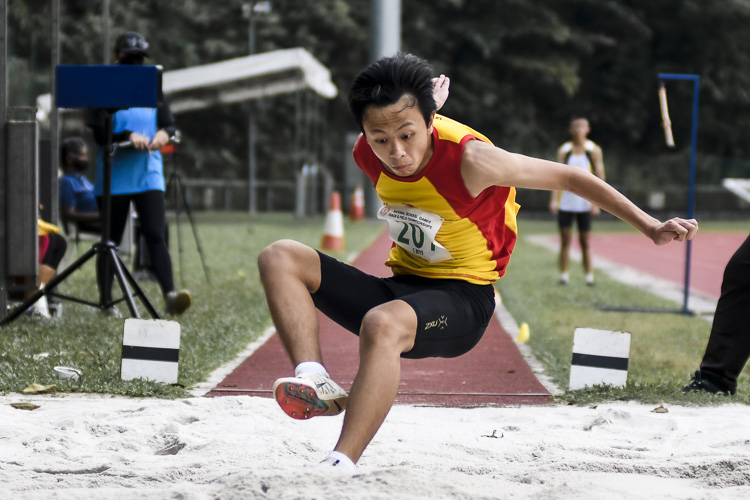 HCI's Ethan Kong (#207) hit the 6-metre mark exactly to clinch silver in the C Division boys' long jump. (Photo 1 © Iman Hashim/Red Sports)