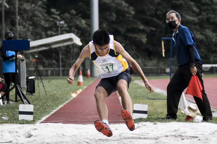 Keane Tan (#117) of Catholic High leapt 5.42m to place seventh in the C Division boys' long jump. (Photo 1 © Iman Hashim/Red Sports)