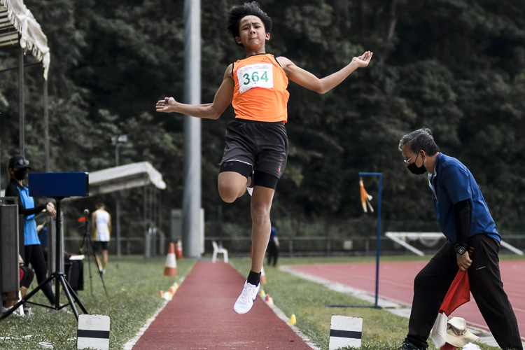 Jayden Ng (#364) of SSP leapt 5.43m to place sixth in the C Division boys' long jump. (Photo 1 © Iman Hashim/Red Sports)