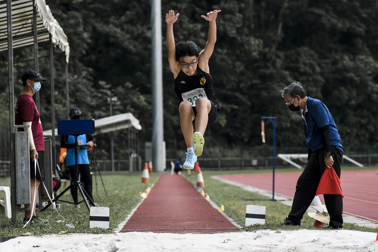 oo Jia Kai (#323) of RI leapt 5.56m to place fourth in the C Division boys' long jump. (Photo 1 © Iman Hashim/Red Sports)