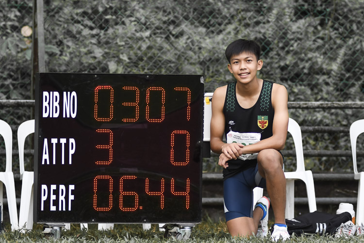 RI's Garrett Chua (#307) rewrote the 15-year-old championship record to clinch gold with 6.44 metres in the C Division boys' long jump. (Photo 1 © Iman Hashim/Red Sports)