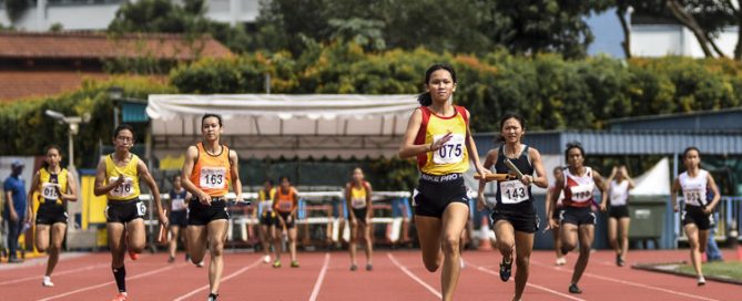 Alexia Song (#75) anchors HCI to gold in the A Div girls' 4x100m relay final. (Photo 1 © Iman Hashim/Red Sports)