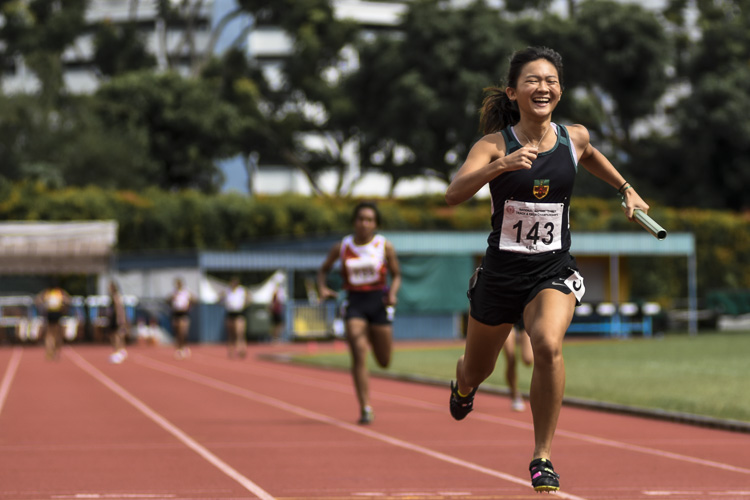 Jovyn Lim (#143) anchors RI to silver in the A Div girls' 4x100m relay final. (Photo 1 © Iman Hashim/Red Sports)