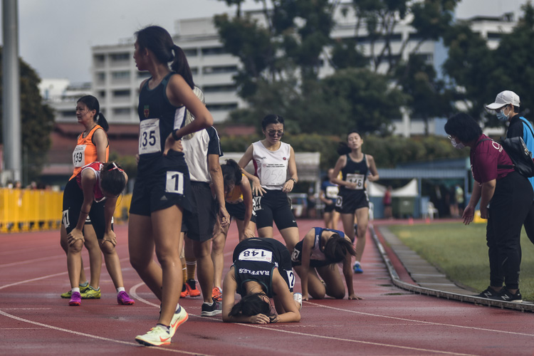 Competitors of the A Div girls' 800m final exhausted from the demands of the event post-race. (Photo 1 © Iman Hashim/Red Sports)