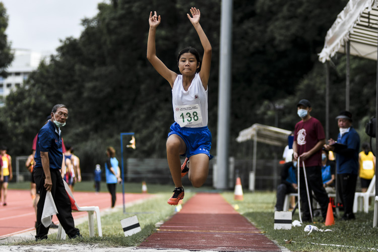 CHIJ St. Nicholas Girls' Kayinn Ng (#138) placed fifth in the C Div girls' triple jump. (Photo 1 © Iman Hashim/Red Sports)