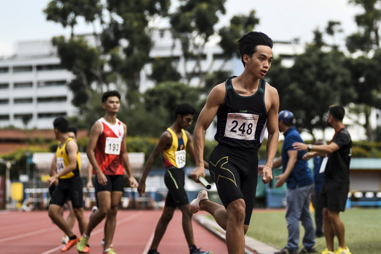 RI's Zachary Tan (#248) runs the third leg in the A Div boys' 4x400m relay final. (Photo 1 © Iman Hashim/Red Sports)