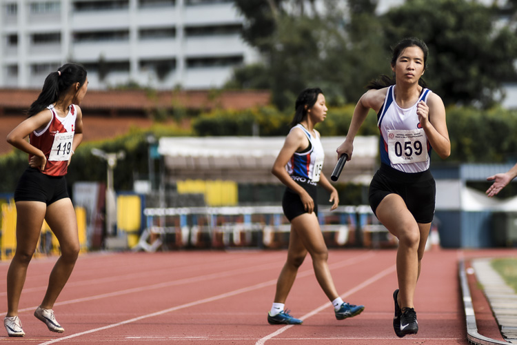 Dunman High's Wong Wei Ting (#59) runs the third leg in the A Div girls' 4x400m relay final. (Photo 1 © Iman Hashim/Red Sports)