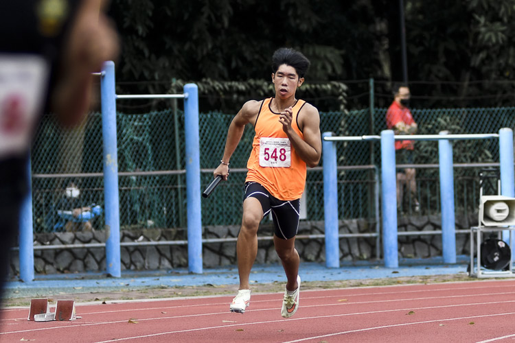 SSP's Lucas Fun (#548) runs the first leg in the B Div boys’ 4x400m relay final. He clinched gold and silver in the long jump and high jump respectively, ran in both SSP's gold-winning relay teams, and has also competed in the 110m hurdles, javelin and shot put at other meets. (Photo 1 © Iman Hashim/Red Sports)