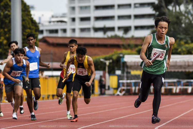 Final exchanges in the B Div boys’ 4x400m relay final. (Photo 1 © Iman Hashim/Red Sports)