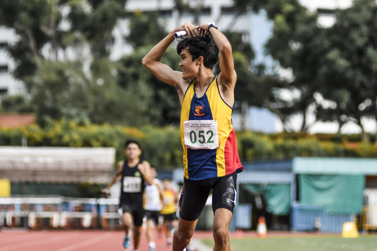 Harry Irfan Curran (#52) anchors ACS(I) to gold in the C Div boys' 4x400m relay final. (Photo 1 © Iman Hashim/Red Sports)